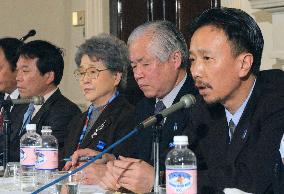 (3)Abductees' kin meet White House, Pentagon officials